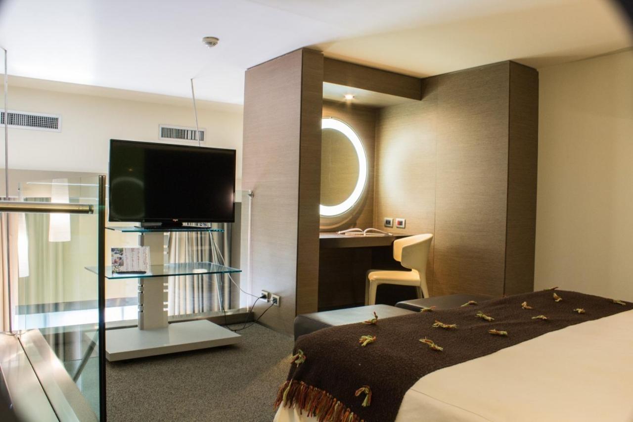 Una Hotels T Hotel กาญารี ภายนอก รูปภาพ