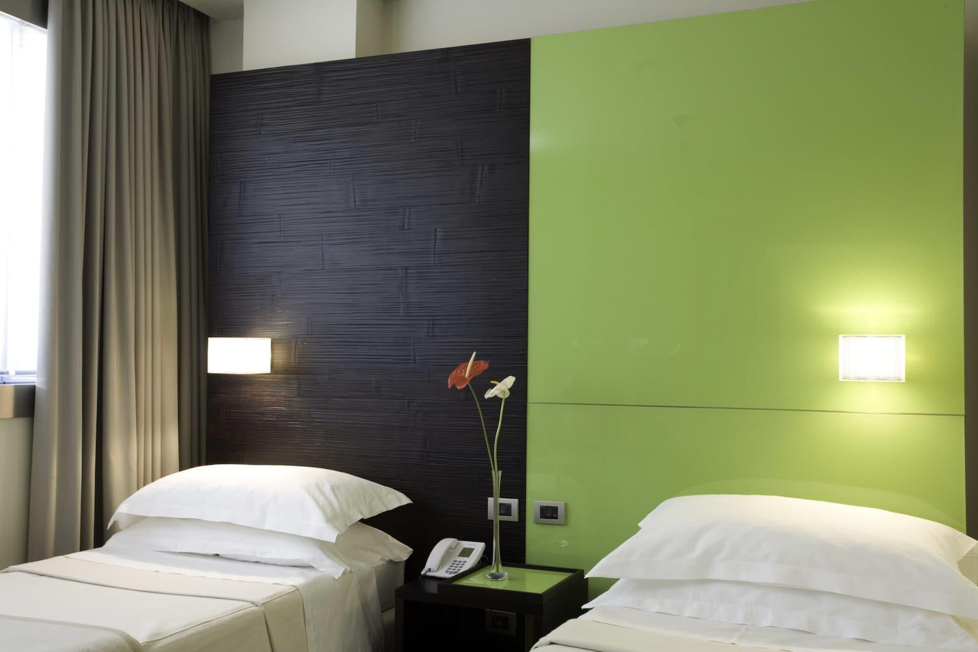 Una Hotels T Hotel กาญารี ภายนอก รูปภาพ