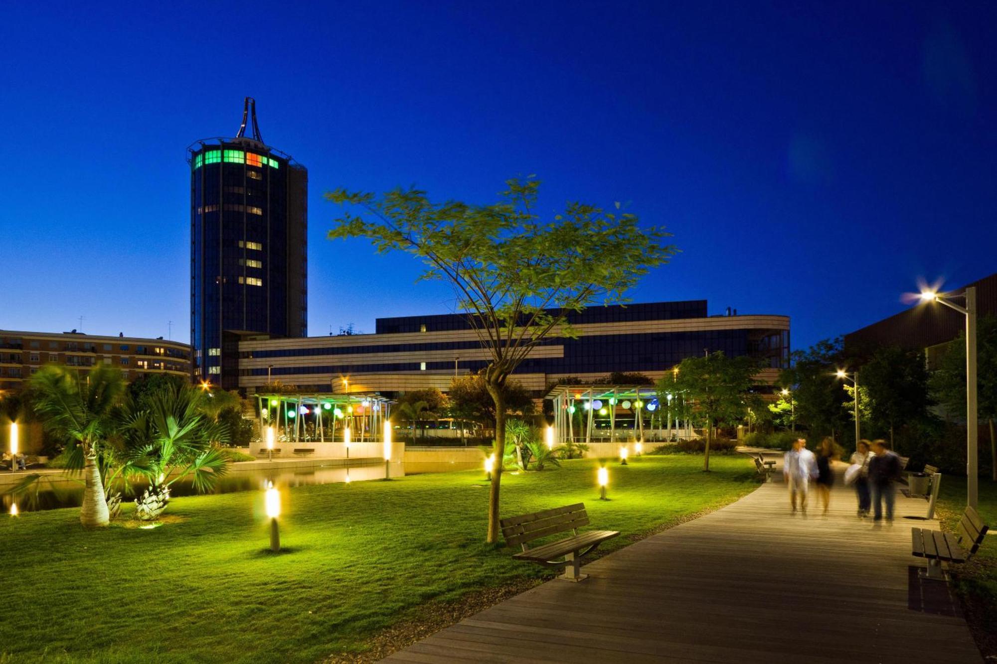 Una Hotels T Hotel กาญารี ภายนอก รูปภาพ