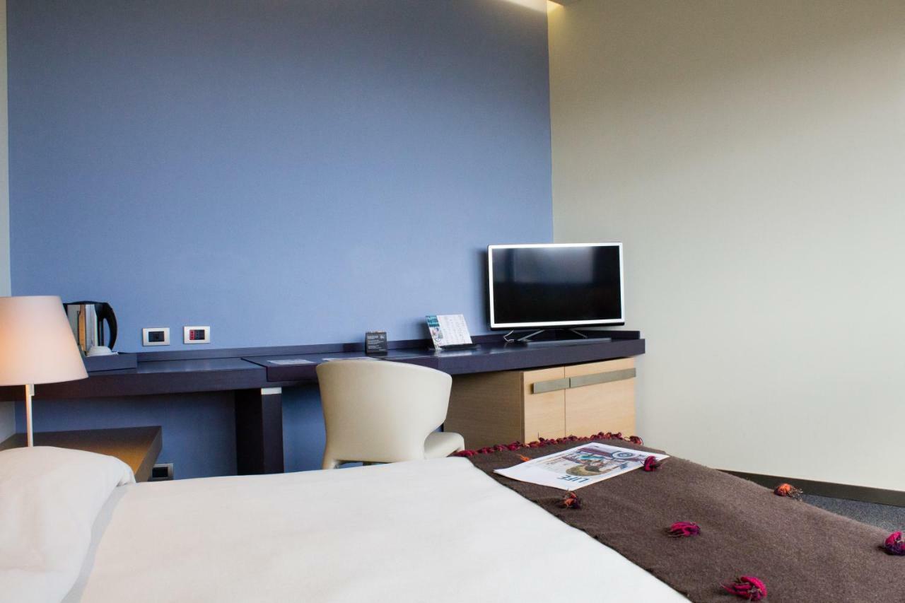 Una Hotels T Hotel กาญารี ภายนอก รูปภาพ