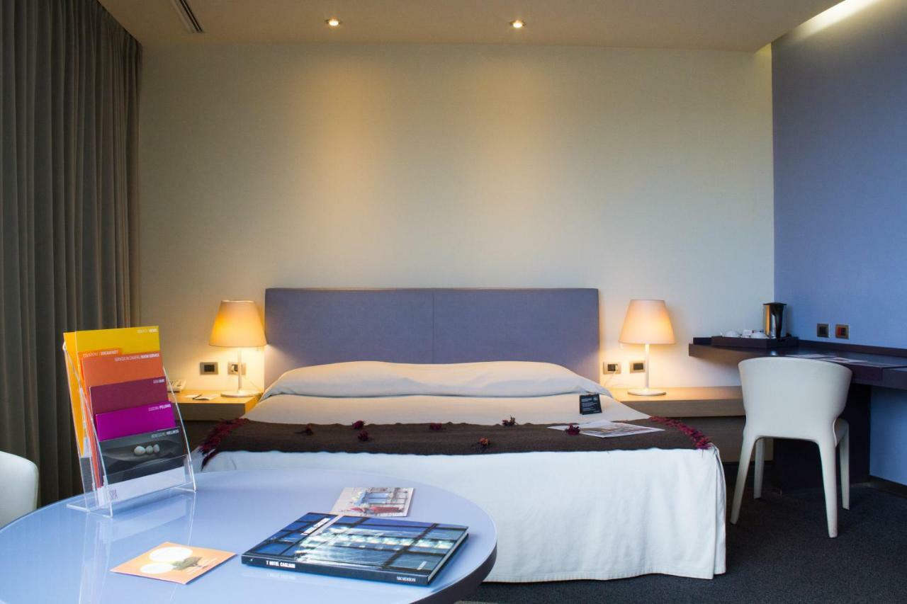 Una Hotels T Hotel กาญารี ภายนอก รูปภาพ